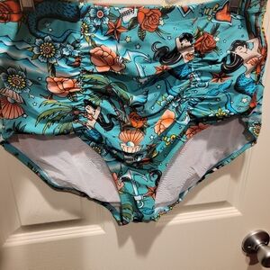 Torrid size 1 mermaid swim bottoms